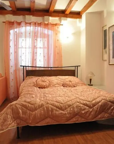 메이저 아파트먼트 아파트 *